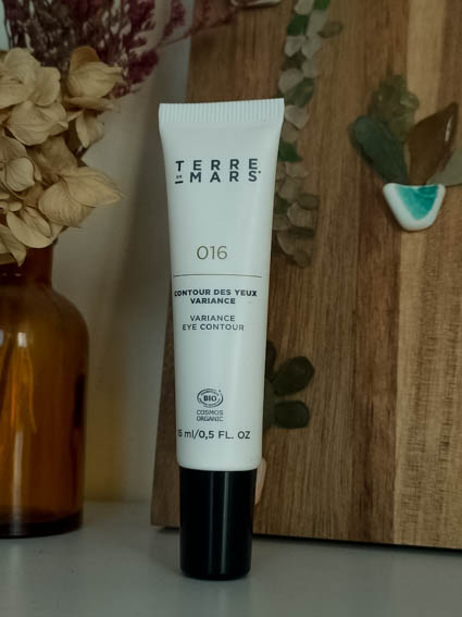 contour des yeux terre de mars