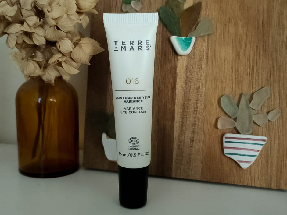 contour des yeux terre de mars
